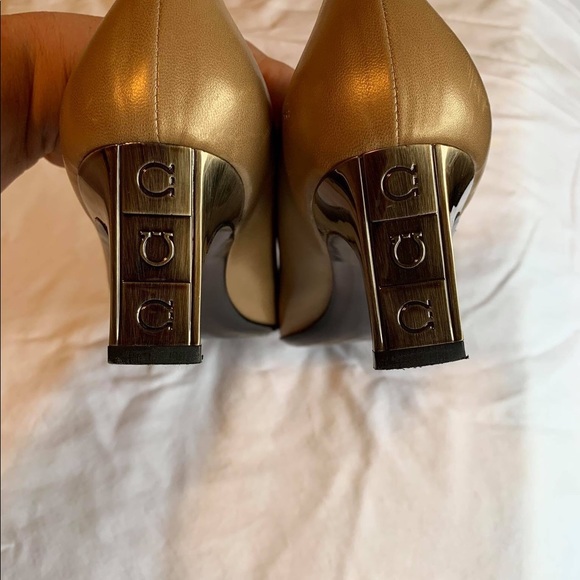Vintage Salvatore Ferragamo Heels in size 8.5 - Picture 4 of 5